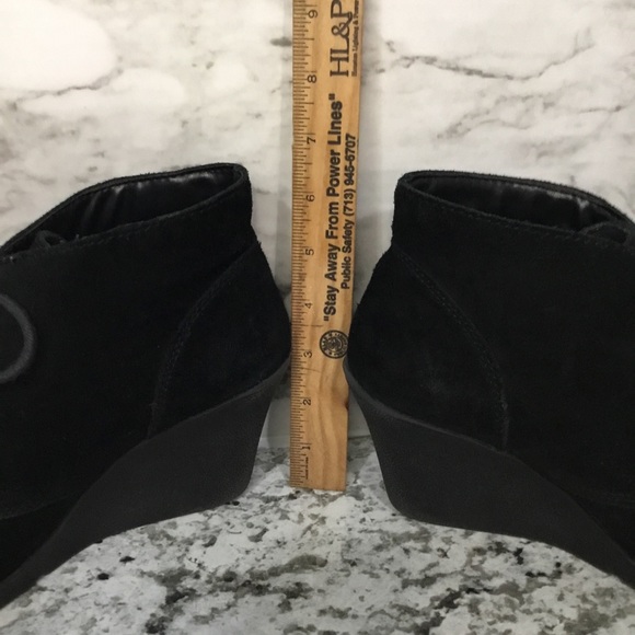 White Mountain Women's Black Ankle Lace Up Booties - Picture 8 of 12